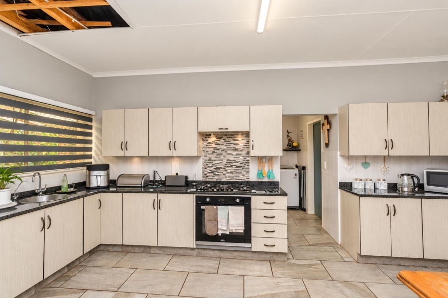 5 Bedroom Property for Sale in Melodie North West